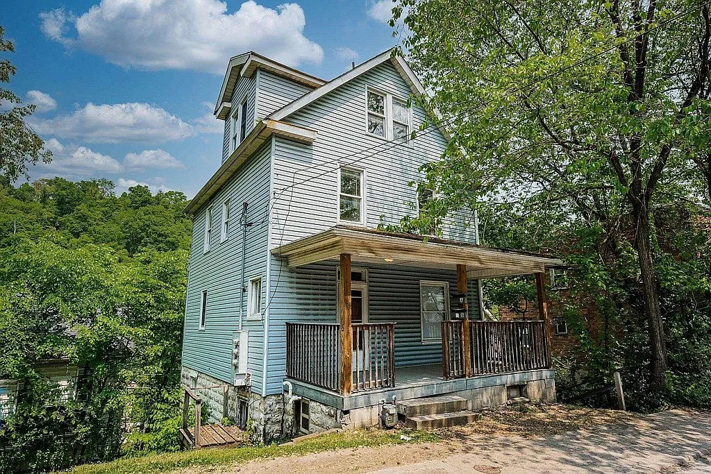 Spacious 4 Bed / 1 Bath House in Morgantown, WV — Photo 2