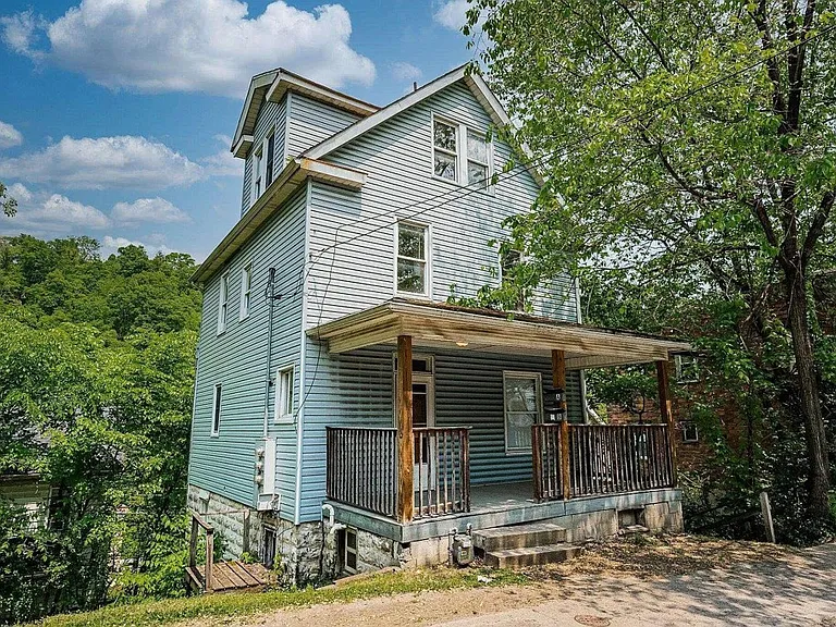565 Brockway Ave #A — Photo 2