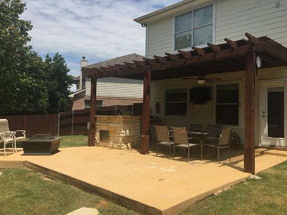3rd image of 900 Starling Ln