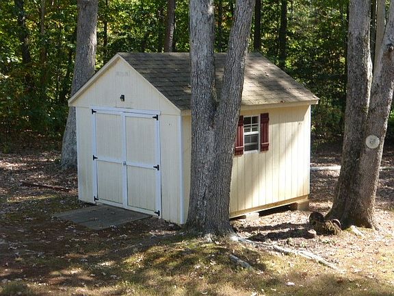 5th image of 165 Chestnut Dr