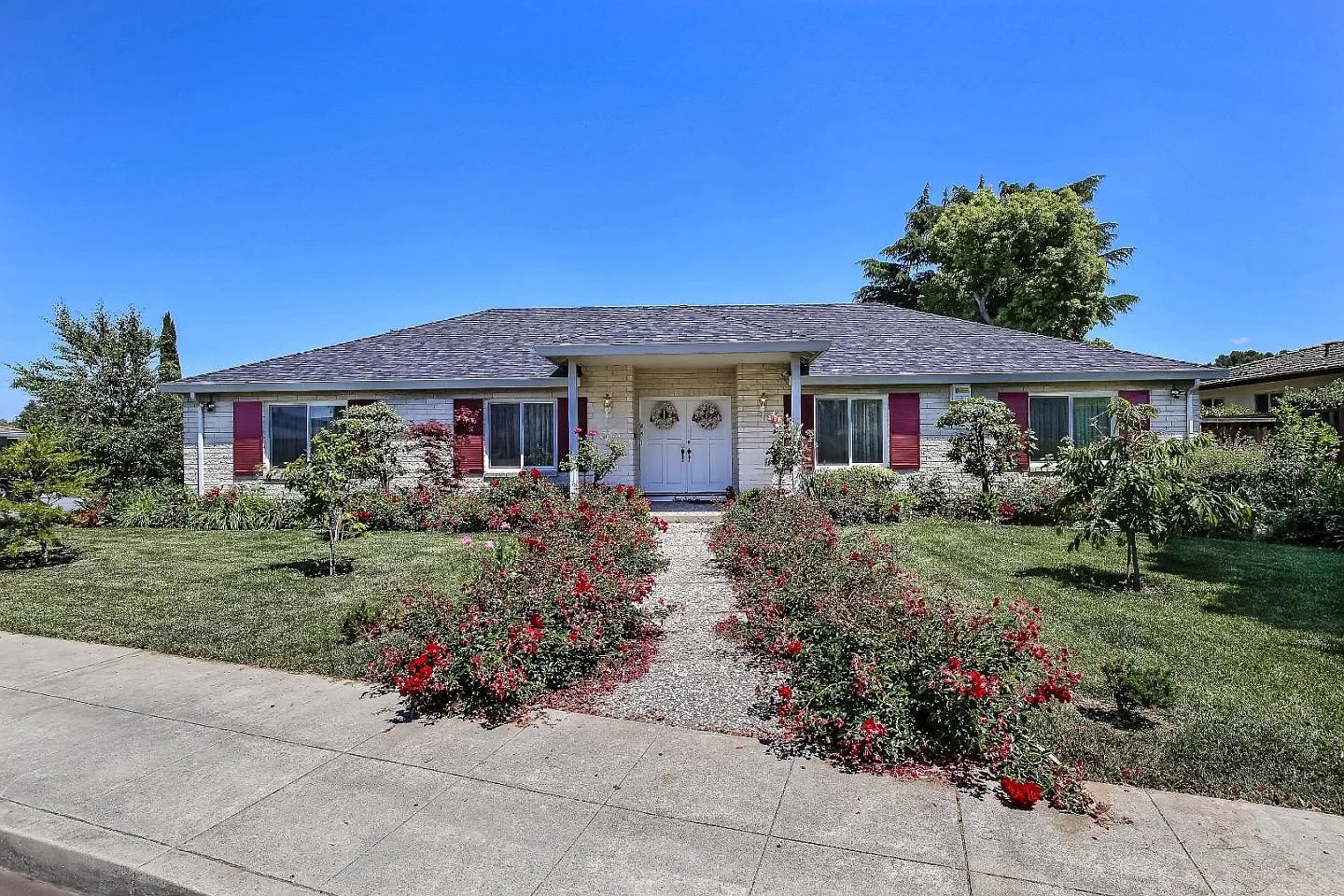451 Tanoak Dr photo 1