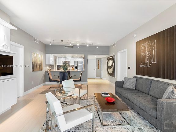 5th image of 1800 N Bayshore Dr APT 812