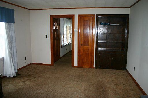 3rd image of 2911 Maxwell St