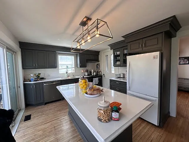 299 Wellington St — Photo 5