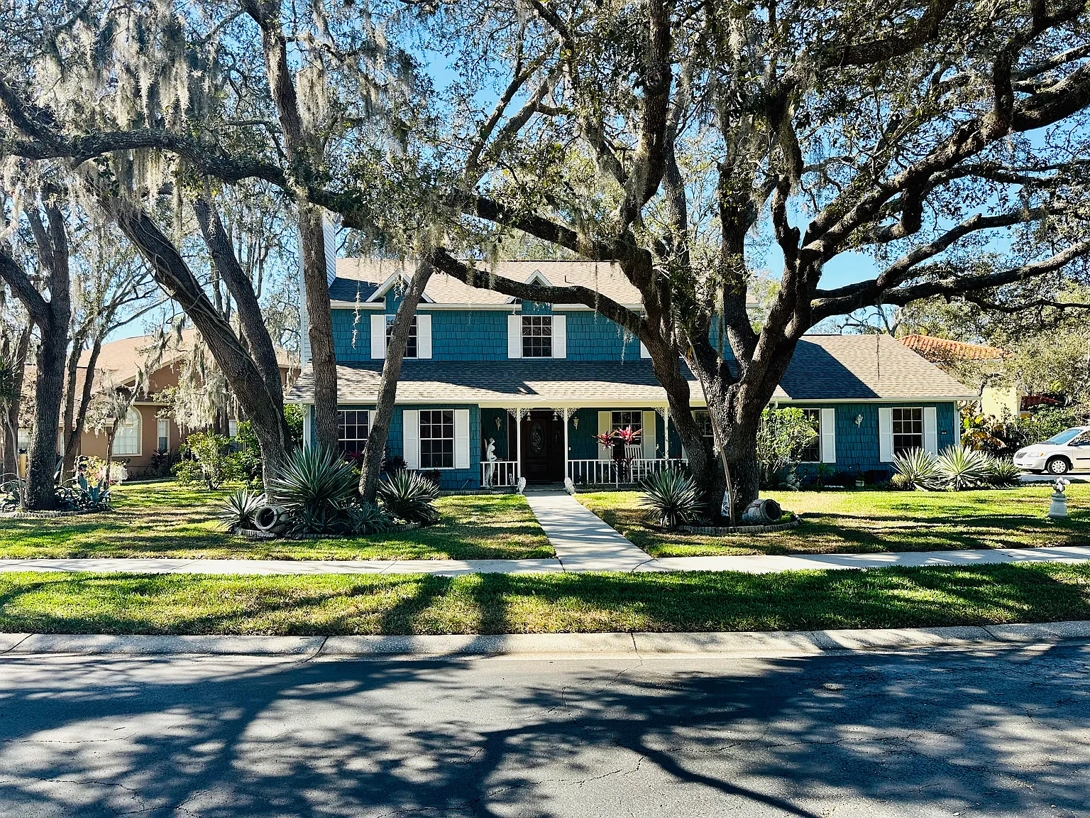 4 bed, 2.5 bath, 2487 sqft, $2,900 — Photo 2