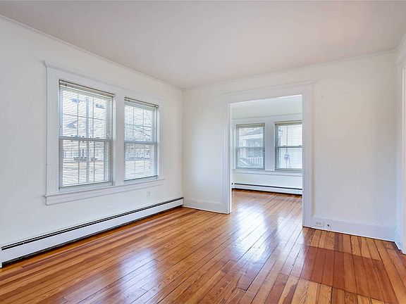 3rd image of 102 Collins Ave