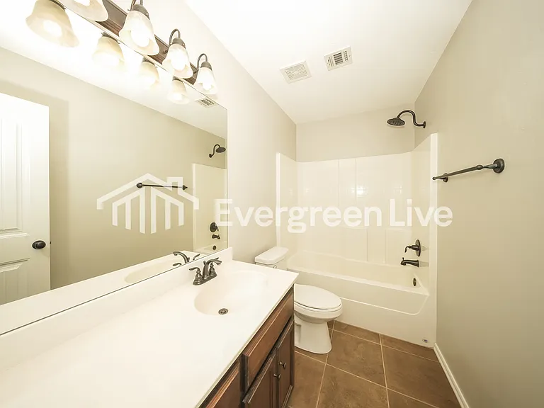 10701 SE 26th St — Photo 8