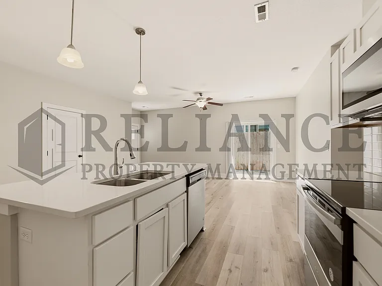 220 W May St — Photo 22
