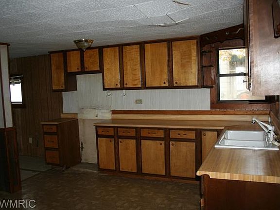 5th image of 228 W Clay St