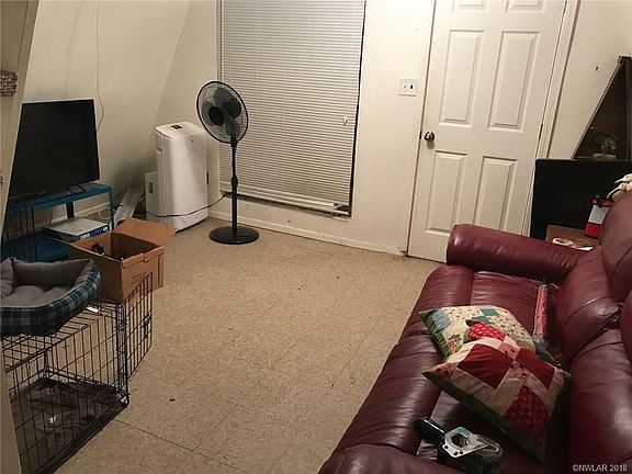 front room back toward the door