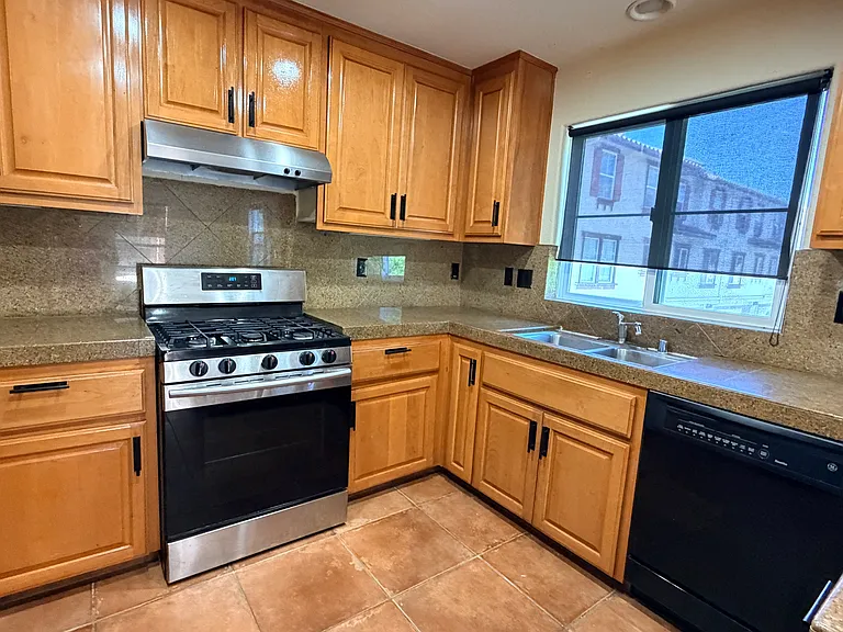 217 Santa Barbara St — Photo 18