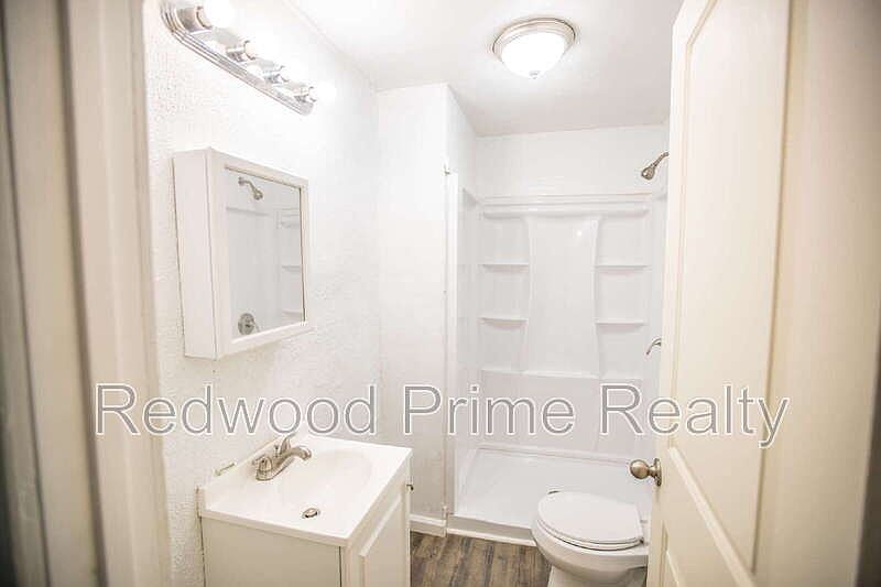2nd image of 534 Russell Ave