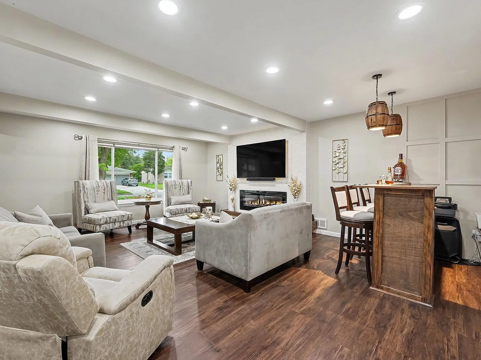 3 bed, 1.5 bath, 1419 sqft, $2,490 — Photo 4