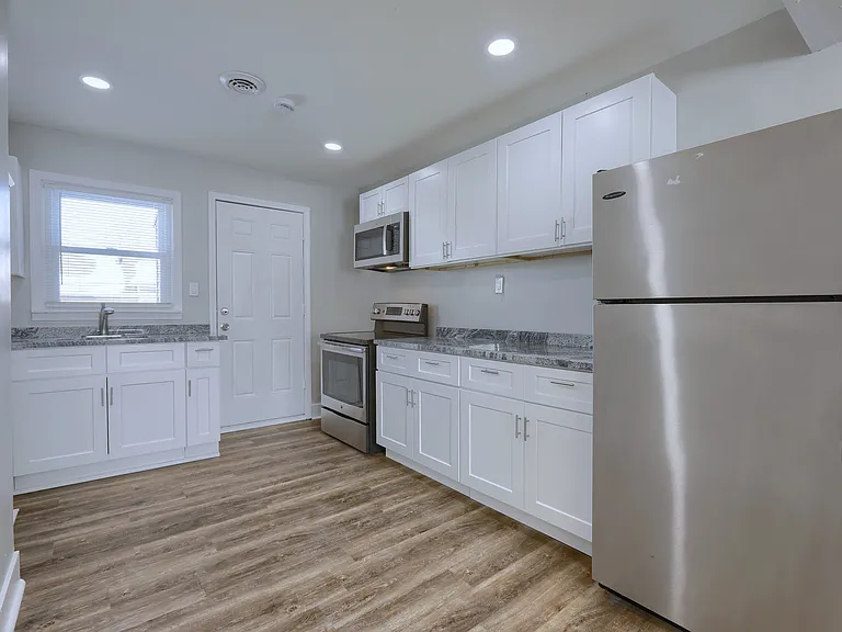 17817 Bayne St — Photo 2