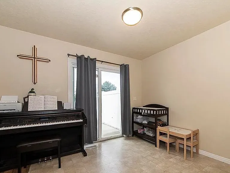 1337 N Gingham Ave — Photo 10