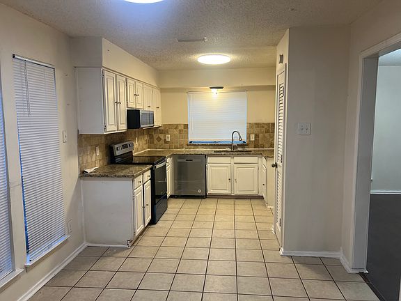 5th image of 1130 Alexandria Ave