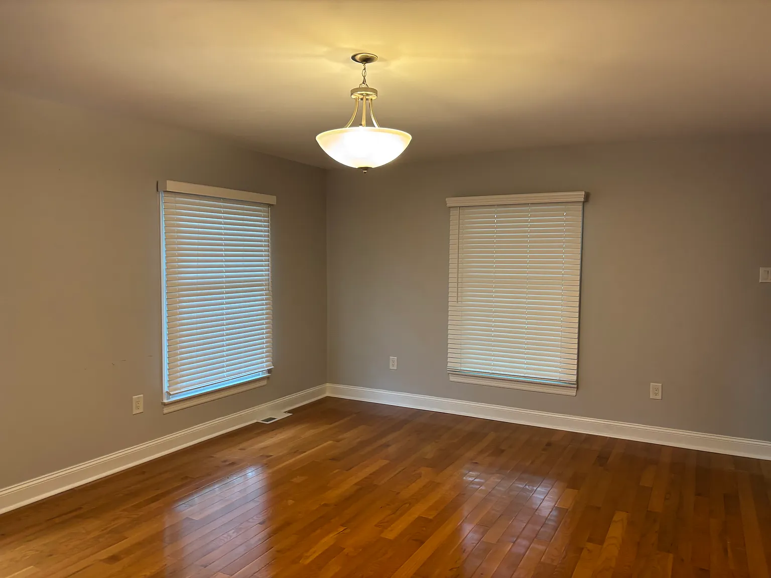 2 bed, 1.5 bath, 1660 sqft, $2,000 — Photo 3