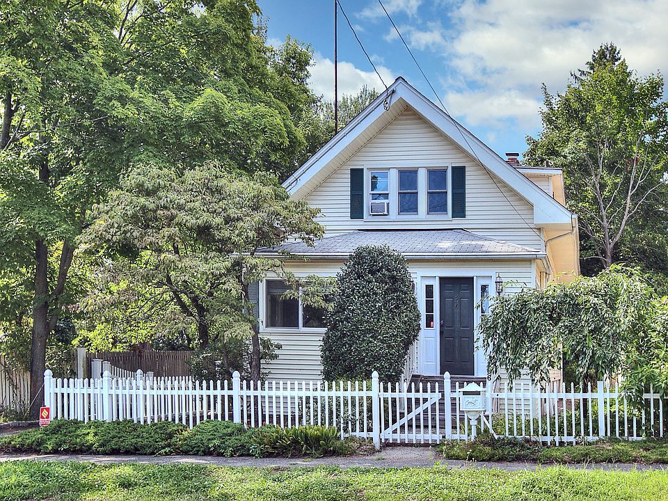 1st image of 366 Suburban Avenue