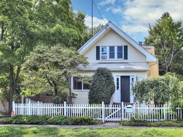 366 Suburban Avenue, Fairfield, CT 06825