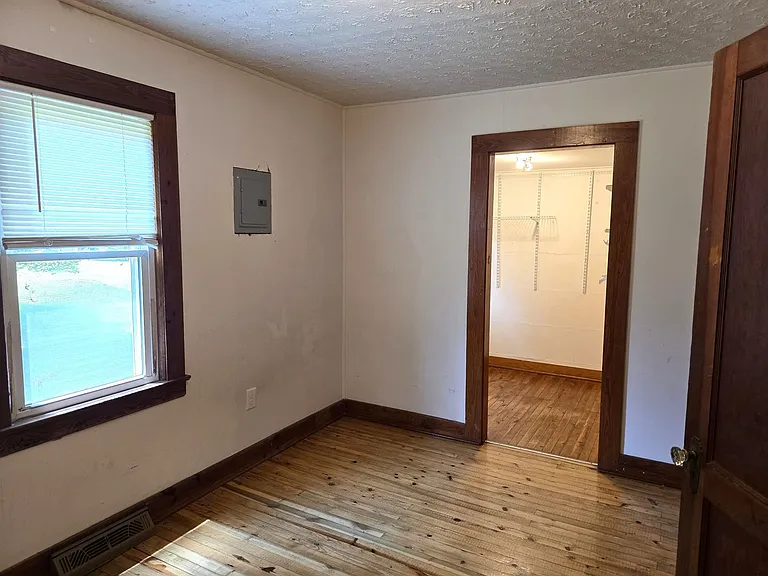 2560 S Main St — Photo 10