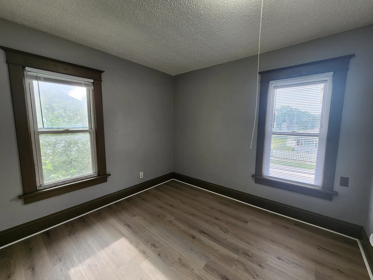 525 Courtland Street - 1 — Photo 2