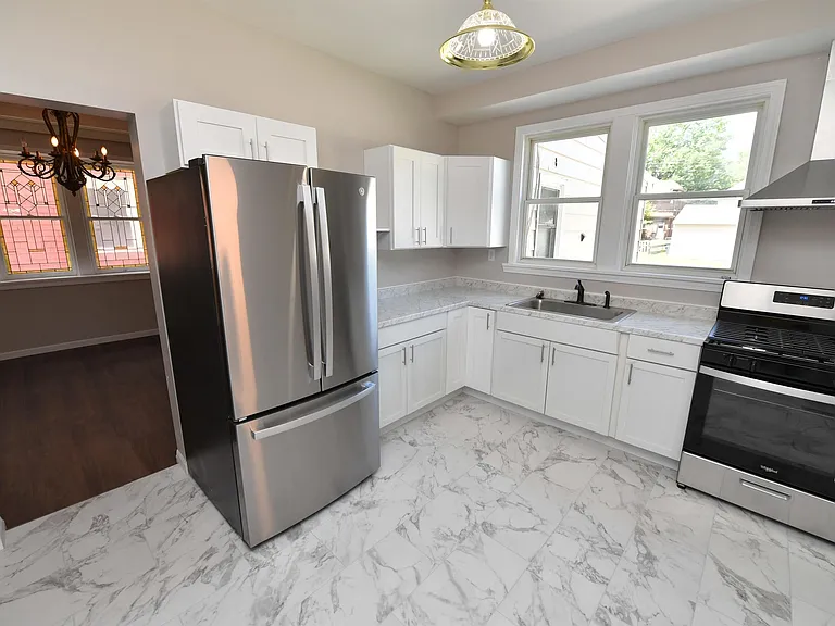 1027 N University St — Photo 22