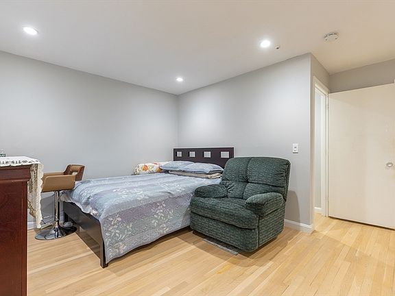 2nd image of 780 Willard St #3
