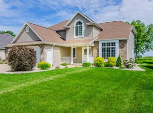 1816 Orchard Blossom Dr, Appleton, WI 54915