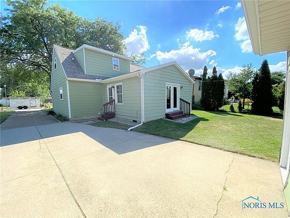 3rd image of 3445 Piper Dr