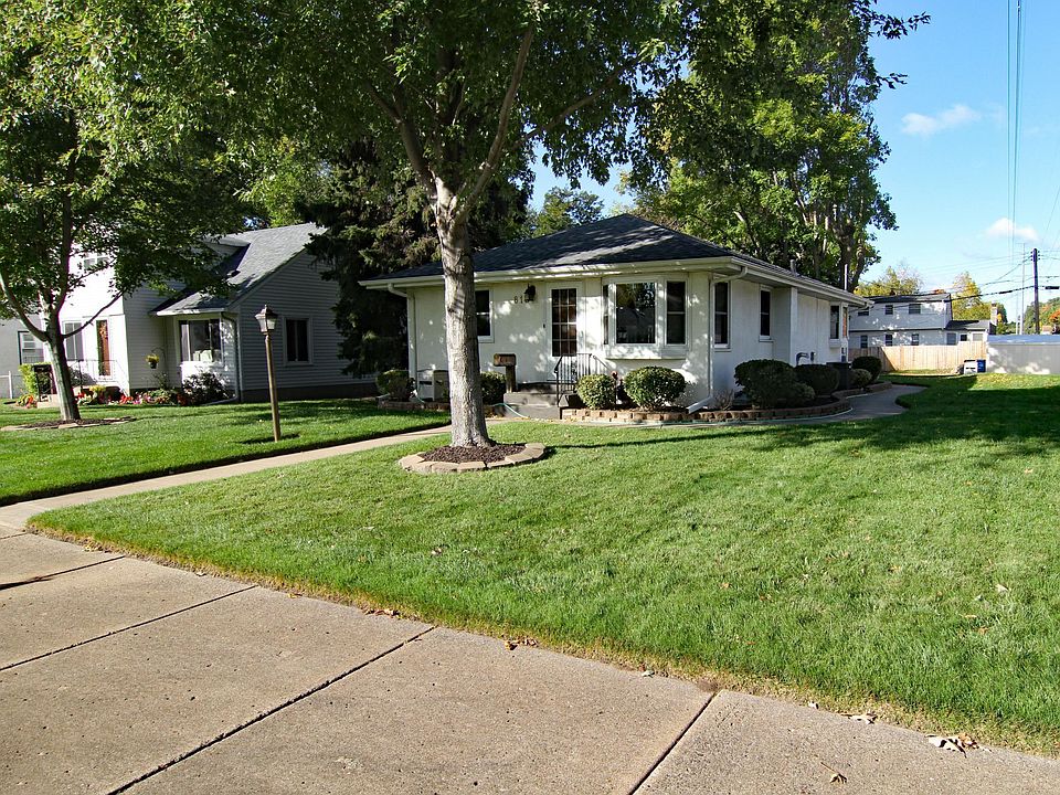 1st image of 812 2nd Ave S
