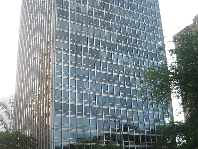 2400 N Lakeview Ave #904 — Photo 2