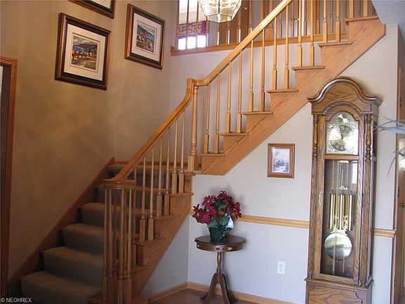 5th image of 216 Canfield Dr