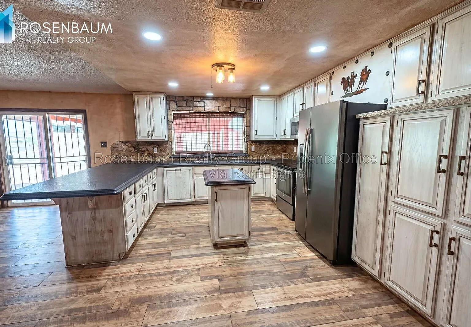 3 bed, 2.0 bath, 1512 sqft, $2,095 — Photo 3