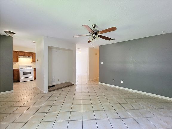 3rd image of 18 N Wavy Oak Cir
