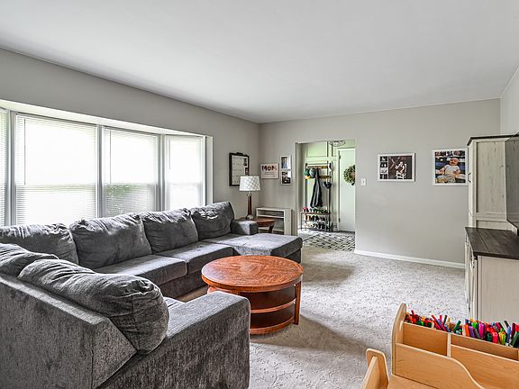 3rd image of 120 Ambleside Dr