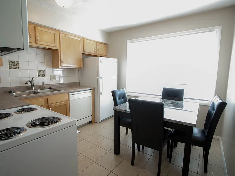 1500 Hancock Dr — Photo 5