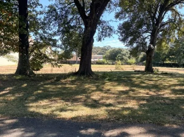 8724 Field Dr, Baton Rouge, LA 70809