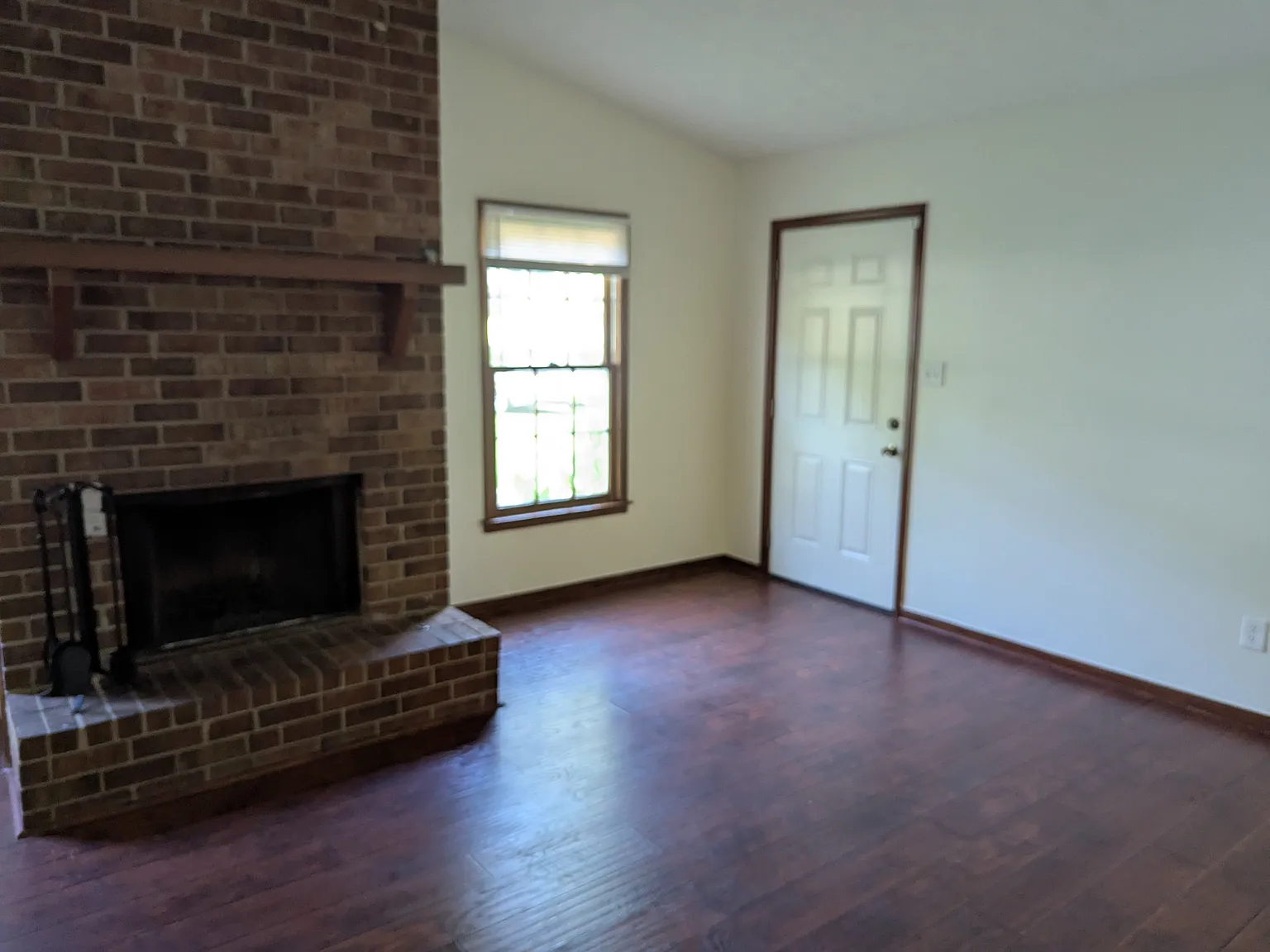 150 Chase Dr — Photo 2