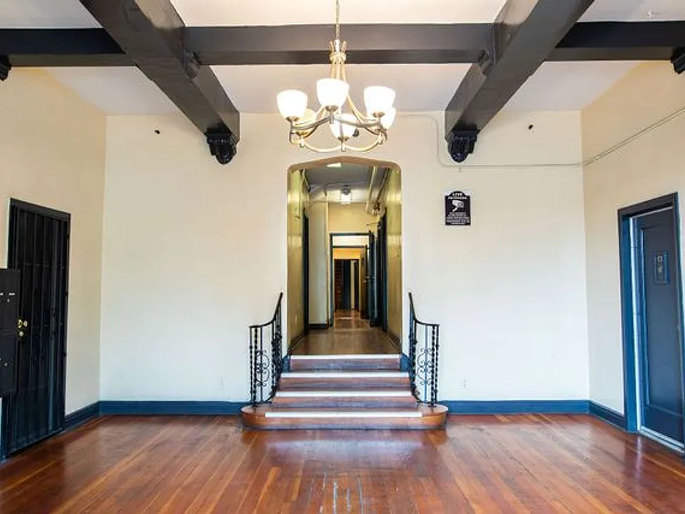 Building Photo 5