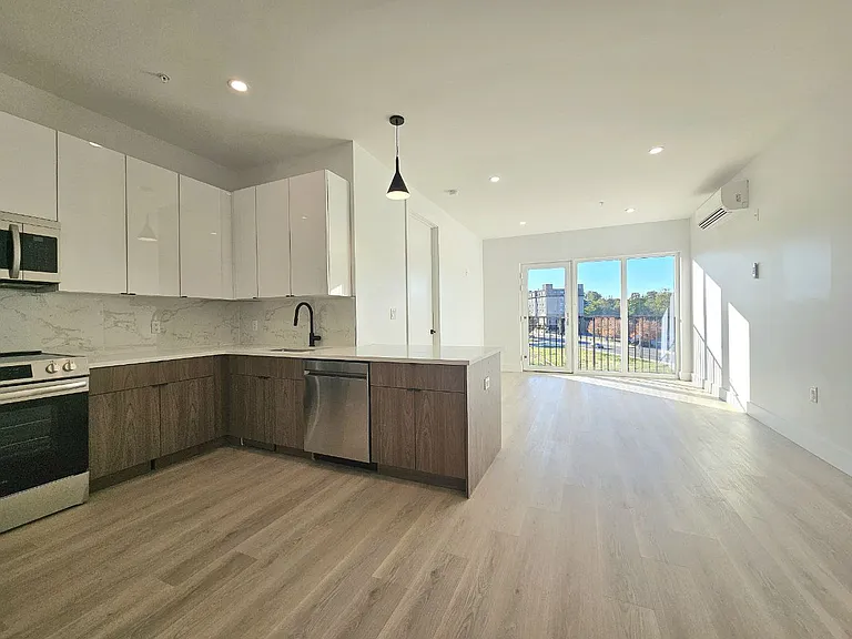 14 Livingston St #YI56 — Photo 3