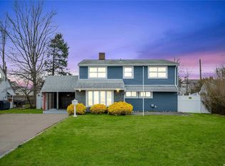 193 Spindle Rd, Hicksville, NY 11801