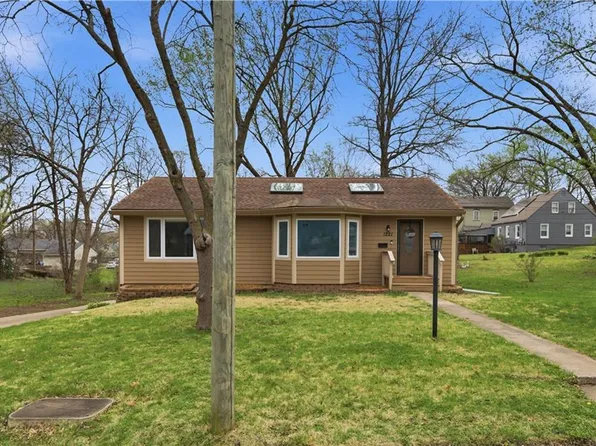 1221 Kiowa St, Leavenworth, KS 66048