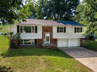 1439 Tomahawk Ln, Coshocton, OH 43812
