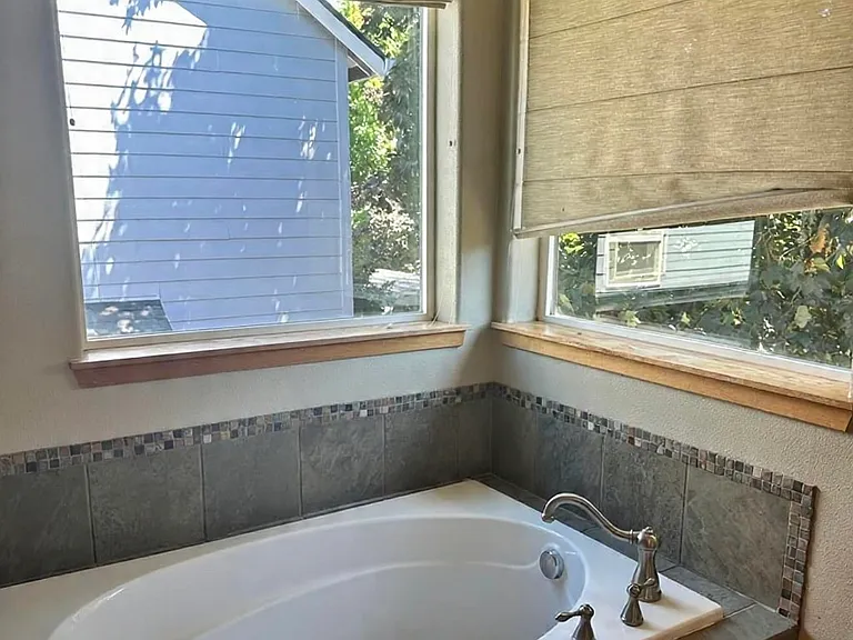 22196 SW Dewey Dr — Photo 29