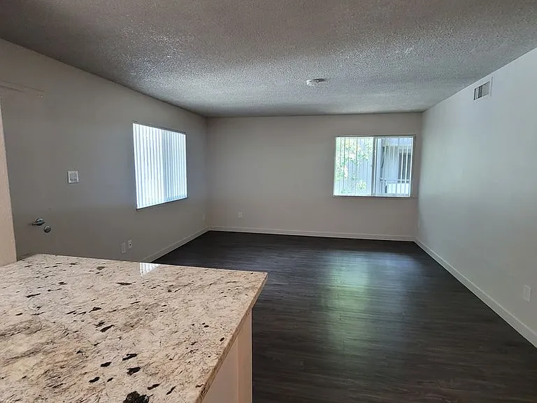 Twelve55 University Apartments — Photo 20