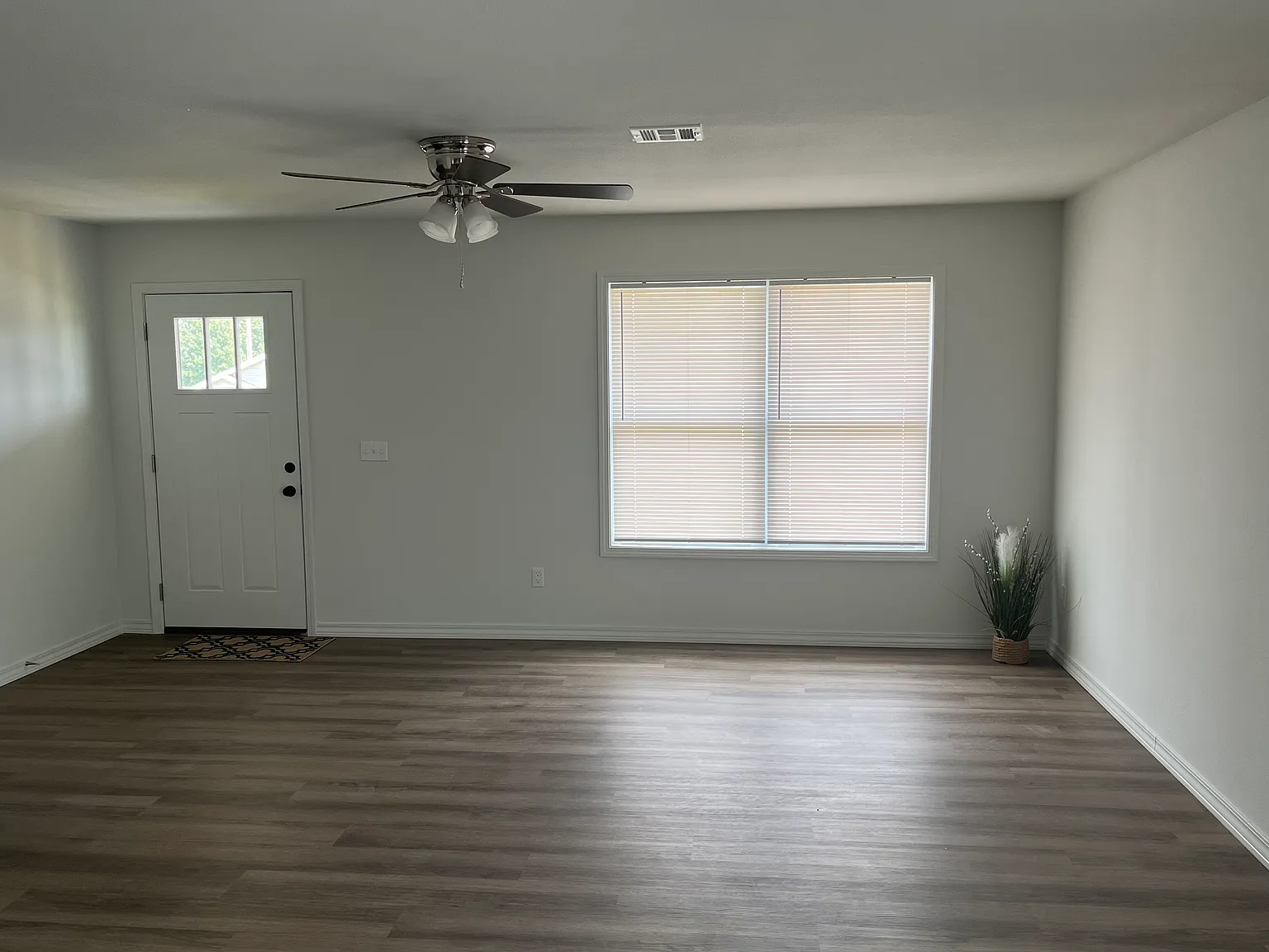 2406 Murphy Ave — Photo 2