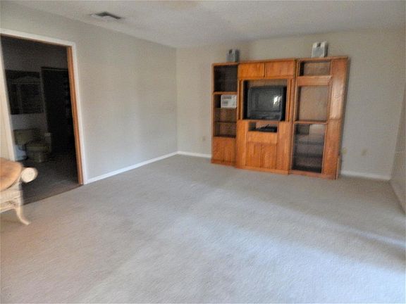 4th image of 7309 NW 44th Ln