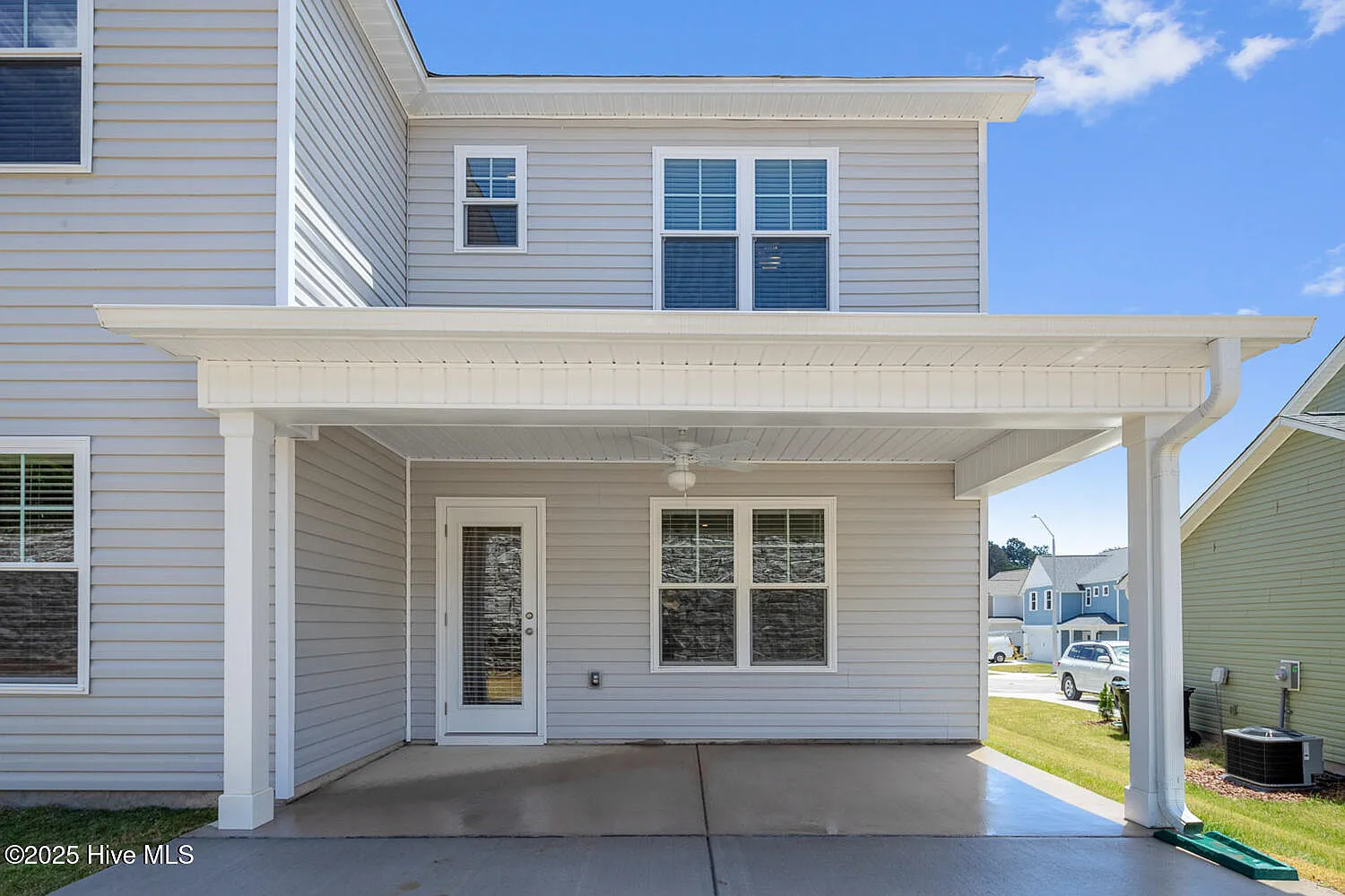 3 bed, 2.5 bath, 1857 sqft, $2,500 — Photo 3