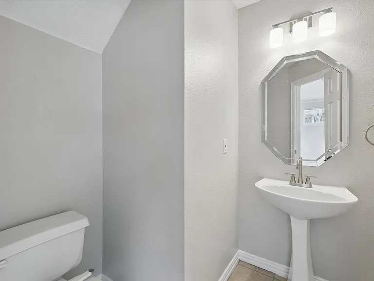 14625 Windsor Ct — Photo 10