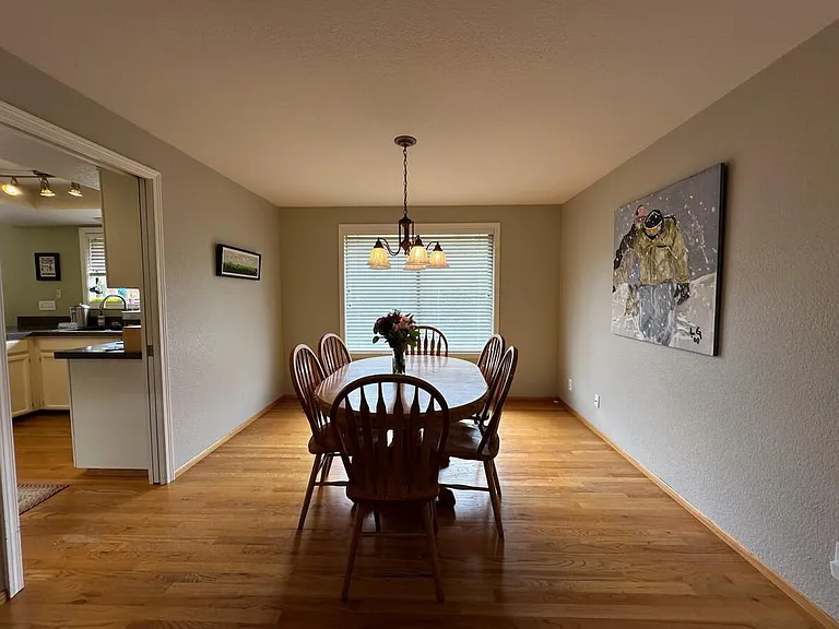 1040 Cedar Pl — Photo 6